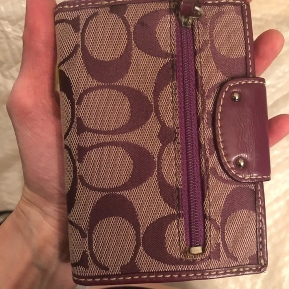 Coach signature purple burgundy maroon vintage y2k c compact turnlock wallet